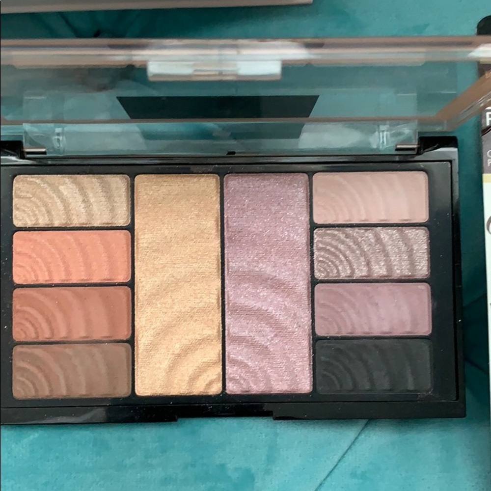 👑New- Makeup Bundle👑 - Picture 4 of 6